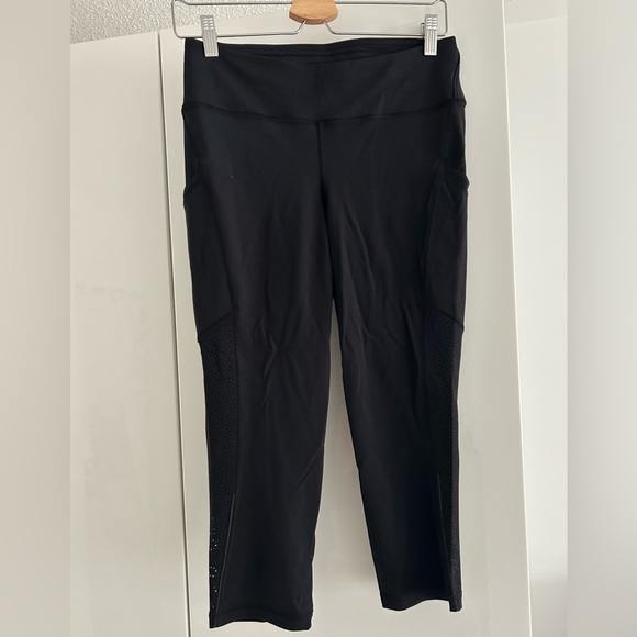 Lululemon black leggings with short inseam and side detailing size 8 - Picture 1 of 7